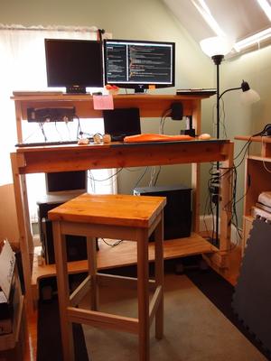 /images/standing_desk_1.thumbnail.jpg